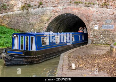 chaloupe, grand canal union, tunnel blisworth, bruerne de course, barge de canal, location de bateau, vacances à flot, location de canots, vacances sur le canal, escapades. Banque D'Images