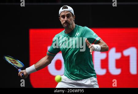 Cologne, Allemagne. 19 octobre 2020. Tennis: ATP Tour - Championnat de Cologne (ATP), individuel, hommes, 1er tour, Cilic (Croatie) - Johnson (Etats-Unis). Steve Johnson joue le ballon. Credit: Jonas Güttler/dpa/Alay Live News Banque D'Images