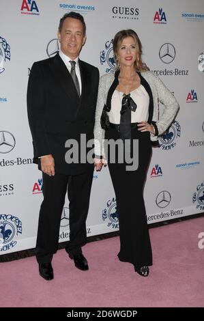 Rita Wilson et Tom Hanks participant au 32e Carousel annuel de Hope ball à l'hôtel Beverly Hilton de Beverly Hills, CA. Le 10/23/2010 Banque D'Images