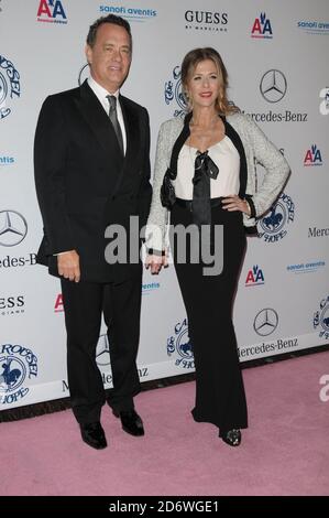 Rita Wilson et Tom Hanks participant au 32e Carousel annuel de Hope ball à l'hôtel Beverly Hilton de Beverly Hills, CA. Le 10/23/2010 Banque D'Images