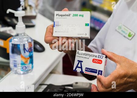 Paquet de 250 mg de comprimés de l'antibiotique azithromycine et Plaquenil ®, France. Banque D'Images