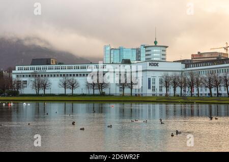 Bergen, Norvège- 12 décembre 2015: Vue de la galerie KODE 4 à Bergen à Lille Lungegardsvannet, lac. Banque D'Images