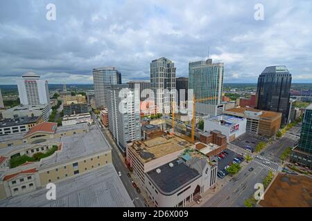 Vue aérienne de Nashville depuis le sommet de l'hôtel Renaissance Nashville dans le centre-ville de Nashville, Tennessee, États-Unis. Banque D'Images