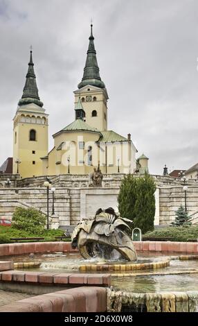 Cathédrale de la Sainte Trinité. La place Andrej Hlinka à Zilina. La Slovaquie Banque D'Images