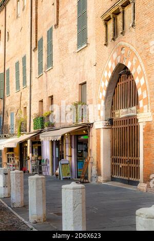 Tôt le matin sur la Piazza Sordello, Mantova, Lombardie, Italie Banque D'Images