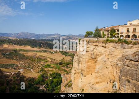 Ronda, un petit village avec des maisons blanches en Andalousie, Espagne. Photo prise – 23 septembre 2020. Banque D'Images