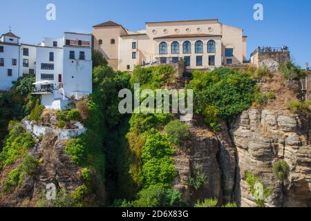 Ronda, un petit village avec des maisons blanches en Andalousie, Espagne. Photo prise – 23 septembre 2020. Banque D'Images