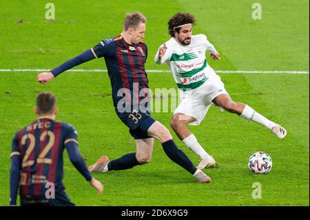 Mariusz Malec de Pogon (L) et Kenny Saief de Lechia (R) sont vus en action pendant le match polonais Ekstraklasa entre Lechia Gdansk et Pogon Szczecin.(score final; Lechia Gdansk 0:1 Pogon Szczecin) Banque D'Images