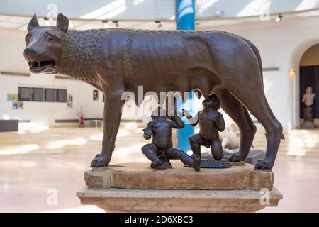 Le loup de Capitoline, une sculpture en bronze représentant une scène de la légende de la fondation de Rome, un loup-she suçant les fondateurs jumeaux mythiques de R Banque D'Images