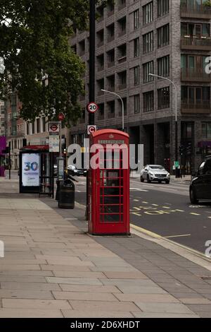 London Victoria Westminster Covid bus et Red Boxes Banque D'Images