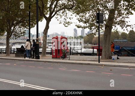 London Victoria Westminster Covid bus et Red Boxes Banque D'Images