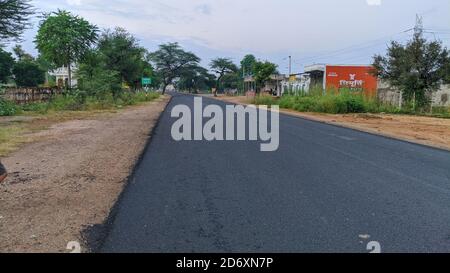 18 octobre 2020 : Reengus, Jaipur, Inde / Village indien par la route, vélo, vacances Banque D'Images