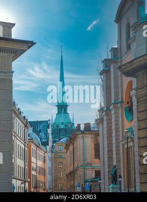 Stockholm. Vieille ville. rues étroites et arbres Banque D'Images