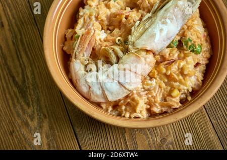 Risotto primavera - plat italien classique de saison veg avec homard Banque D'Images