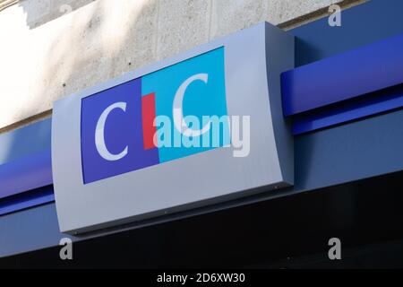 Bordeaux , Aquitaine / France - 16 10 2020 : logo CIC devant le bureau de banque de l'agence de la marque française Banque D'Images