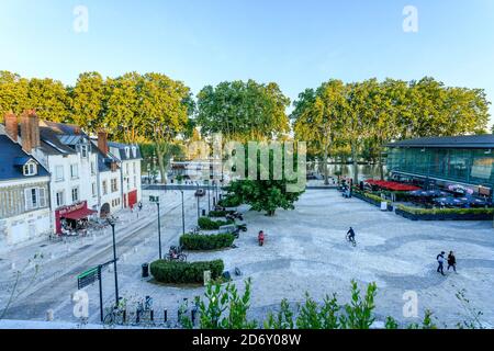 France, Loiret, Vallée de la Loire classée au Patrimoine mondial par l'UNESCO, Orléans, place de la Loire // France, Loiret (45), Val de Loire classé au Patrimoine Banque D'Images