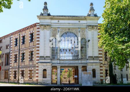France, Loir et cher, Sologne, Romorantin Lanthenay, entrée de l'ancienne usine Matra qui s'est installée dans les anciens bâtiments des frères Normants Banque D'Images