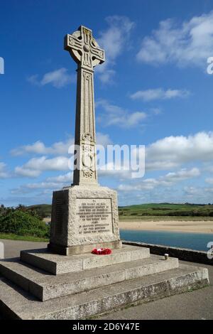 Padstow War Memorial, St Sauveur's point, estuaire de la rivière Camel, Cornouailles du Nord, Angleterre, Royaume-Uni Banque D'Images