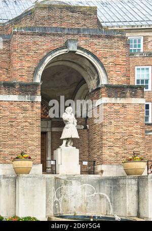 Entrée cérémoniale à l'hôtel de ville de Bristol, Angleterre; anciennement le Conseil House. Bâtiment classé de catégorie II. Sculpture en pierre de matelot élisabéthain. Banque D'Images
