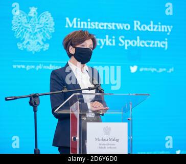 Varsovie, Mazovie, Pologne. 20 octobre 2020. Conférence de presse MARLENA MALAG, Ministre de la famille et de la politique sociale et Docteur MICHAL SUTKOWSKI .dans la photo: MARLENA MALAG crédit: Hubert Mathis/ZUMA Wire/Alay Live News Banque D'Images