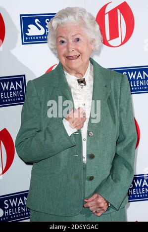 June Spencer assiste aux Oscars Oldie de l'année 2011, au Simpsons on the Strand, dans le centre de Londres. Banque D'Images