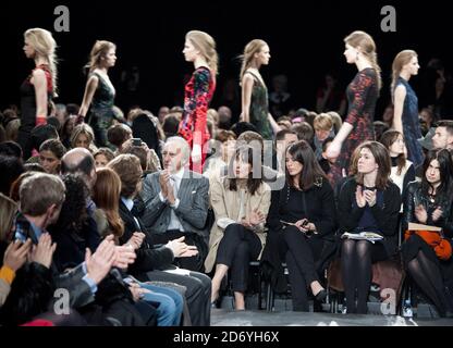 Harold Tillman, Samantha Cameron et Isabel Spearman assistent au défilé de mode Erdem, qui s'est tenu à l'Université de Westminster dans le cadre de la London Fashion week. Banque D'Images