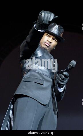 Ne-Yo se exécutant à l'O2 Arena dans l'est de Londres. Banque D'Images