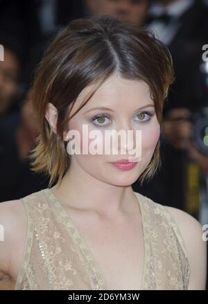 Emily Browning arrive à la première de Sleeping Beauty lors du 64ème Festival International du film de Cannes, au Palais des Festivales à Cannes, France. Banque D'Images