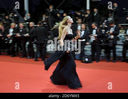 Atmosphère sur le tapis rouge à la première de Polisse, lors du 64ème Festival International du film de Cannes, au Palais des Festivales à Cannes, France. Banque D'Images