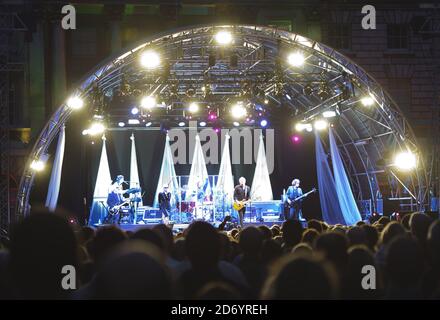 Blondie se produit à Somerset House, dans le centre de Londres, dans le cadre de la série estivale de concerts. Banque D'Images