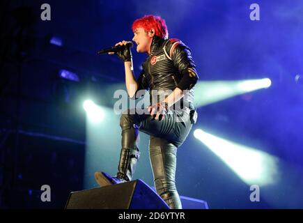 Gerard Way of My Chemical Romance qui se produit le premier jour du Festival de lecture dans le Berkshire. Banque D'Images