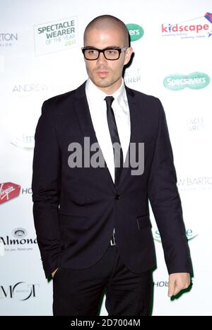 Max George assiste à la grande finale du spectacle Specsavers, à la Battersea Power Station, dans le sud de Londres. Banque D'Images