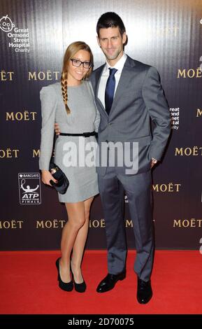 Novak Djokovic et Jelena Ristic participant au Gala des finales du Barclays ATP World Tour en aide à la Great Ormond St Hospital Charity, à la Battersea Power Station, dans le sud de Londres. Banque D'Images