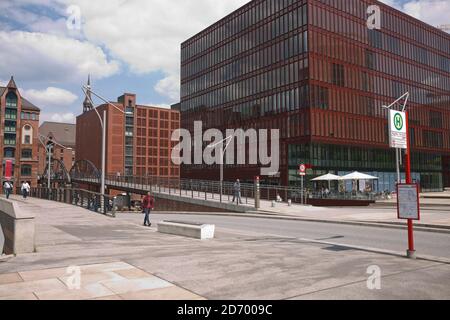 Hambourg, Allemagne - 22 mai 2017: Les gens et la vie urbaine à Hambourg en Allemagne pendant la journée ensoleillée. Banque D'Images