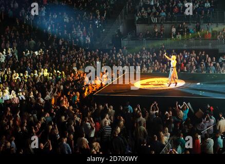 Rihanna se présente au Capital FM Jingle Bell ball, à l'O2 Arena, dans l'est de Londres. Banque D'Images