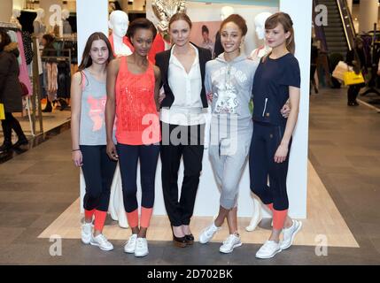 Stella McCartney photographiée dans un espace spécial à Selfridge, Londres, avec des modèles de la campagne « my 2012 » Adidas by Stella McCartney. Banque D'Images