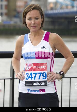 Amanda Mealing fréquentant une cellule photo avant le marathon de Londres, au Tower Hotel dans le centre de Londres. Banque D'Images