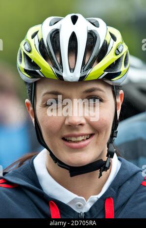 Victoria Pendleton photographiée au début du relais Samsung Hope, la dernière initiative olympique de Samsung, à Potters Fields, dans le centre de Londres. Banque D'Images