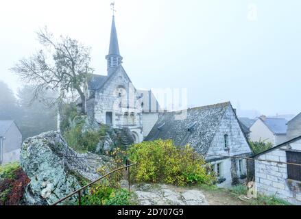 France, Maine et Loire, Vallée de la Loire classée au patrimoine mondial par l'UNESCO, Ile de Behuard, Behuard, église notre Dame construite sur un rocher, lieu de pèlerinage Banque D'Images