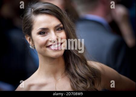 Tom Hardy et Charlotte Riley en arrivant à la première du Dark Knight Rises, au cinéma Odeon de Leicester Square, Londres. Banque D'Images
