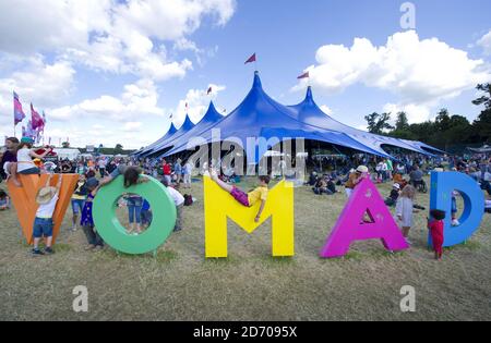 Vue générale du festival Womad, à Charlton Park dans le Wiltshire. Banque D'Images