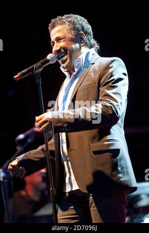 Khaled se présente au festival Womad, au parc de Charlton, dans le Wiltshire. Banque D'Images
