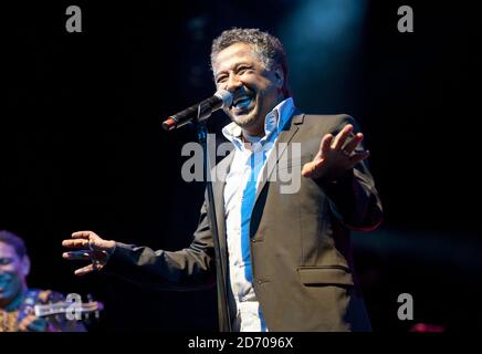 Khaled se présente au festival Womad, au parc de Charlton, dans le Wiltshire. Banque D'Images