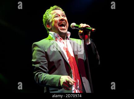 Khaled se présente au festival Womad, au parc de Charlton, dans le Wiltshire. Banque D'Images