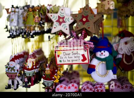 Décorations de Noël exposées au salon de Noël idéal à Earl's court, Londres. Banque D'Images