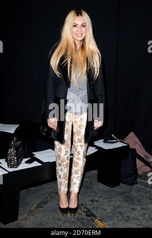 Zara Martin sur la première ligne pendant le défilé de mode E Tautz, tenu dans le cadre de London Collections: Men, à l'ancien bureau de tri dans le centre de Londres. Banque D'Images