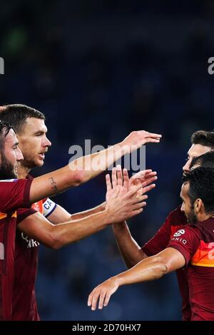 Enrikh Mkhitaryan de Roma célèbre avec ses coéquipiers son but Qui a été plus tard annulé par VAR pendant le championnat italien Série UN tapis de football Banque D'Images