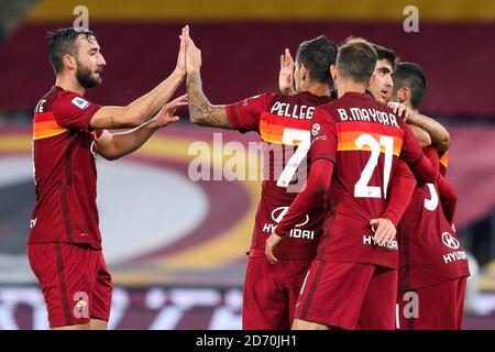 arles Perez de Roma fête avec ses coéquipiers après avoir obtenu son score 5-2 but pendant le championnat italien Serie UN match de football Entre COMME Roma et B Banque D'Images