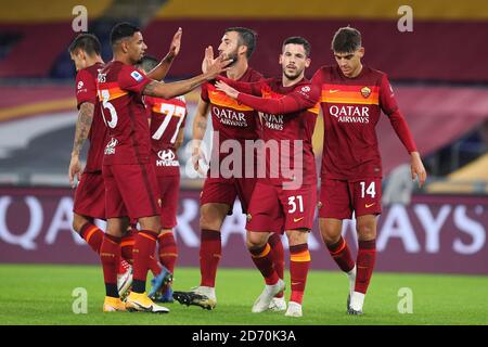 arles Perez de Roma fête avec ses coéquipiers après avoir obtenu son score 5-2 but pendant le championnat italien Serie UN match de football Entre COMME Roma et B Banque D'Images