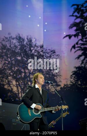 Ray Davies se joue à Hyde Park dans le centre de Londres, pendant le festival Barclaycard British Summer Time. Banque D'Images